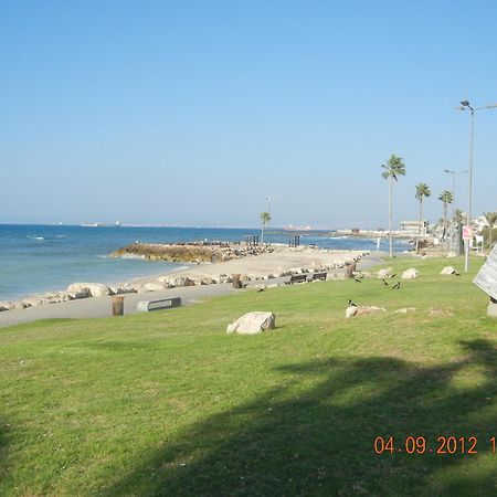 Beach Place Apartments Хайфа Екстериор снимка