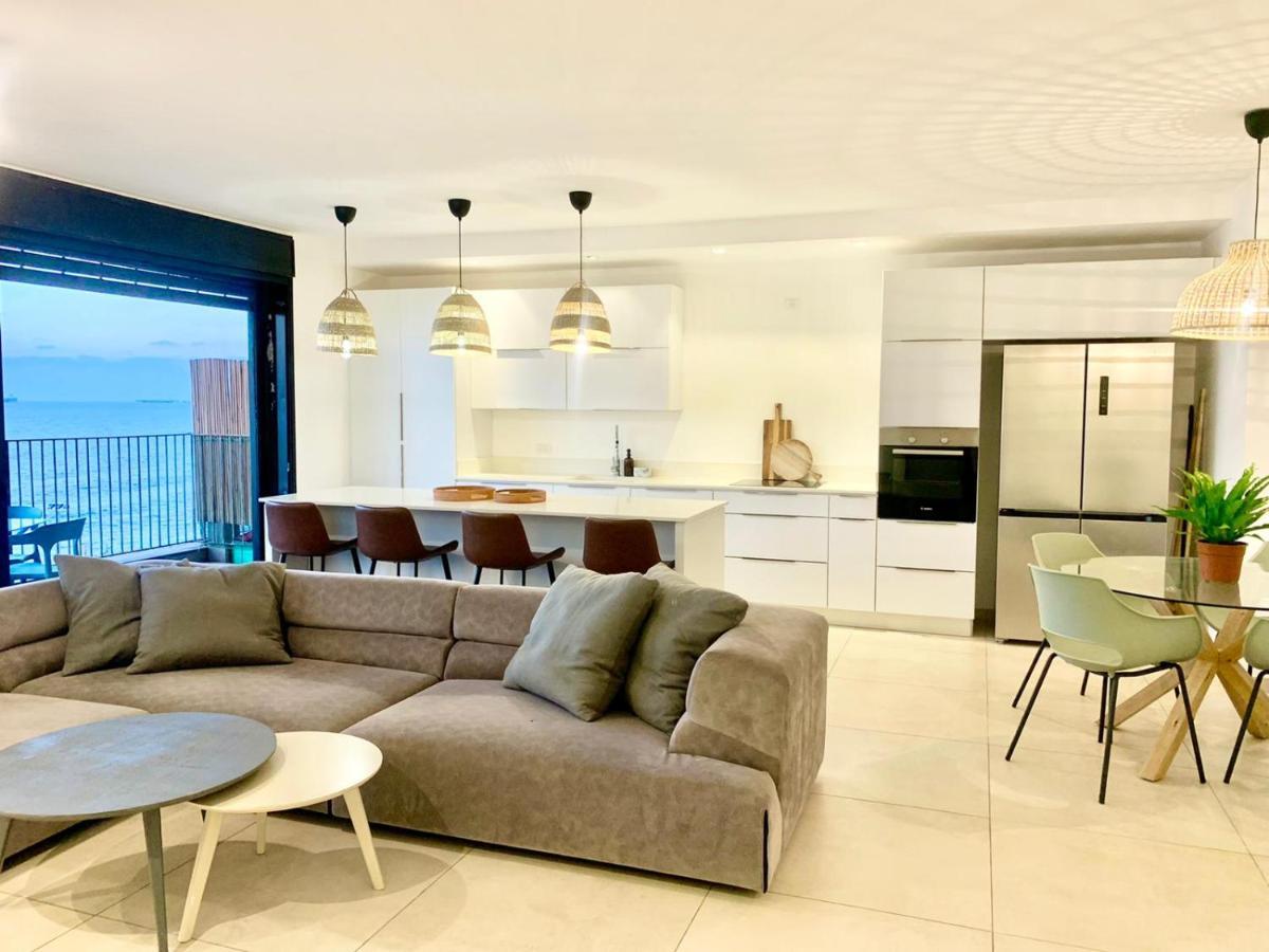 Beach Place Apartments Хайфа Екстериор снимка