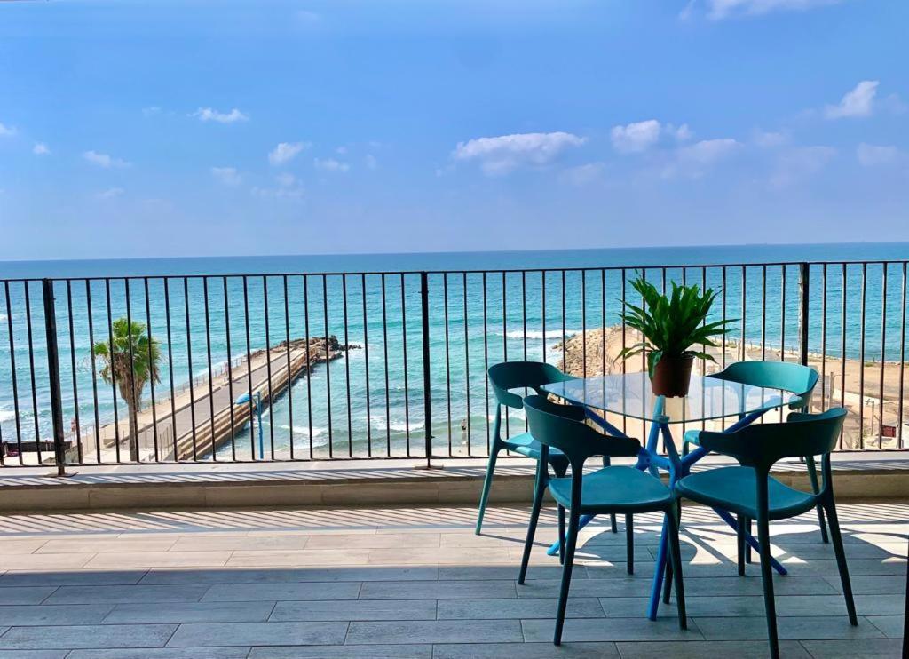 Beach Place Apartments Хайфа Екстериор снимка