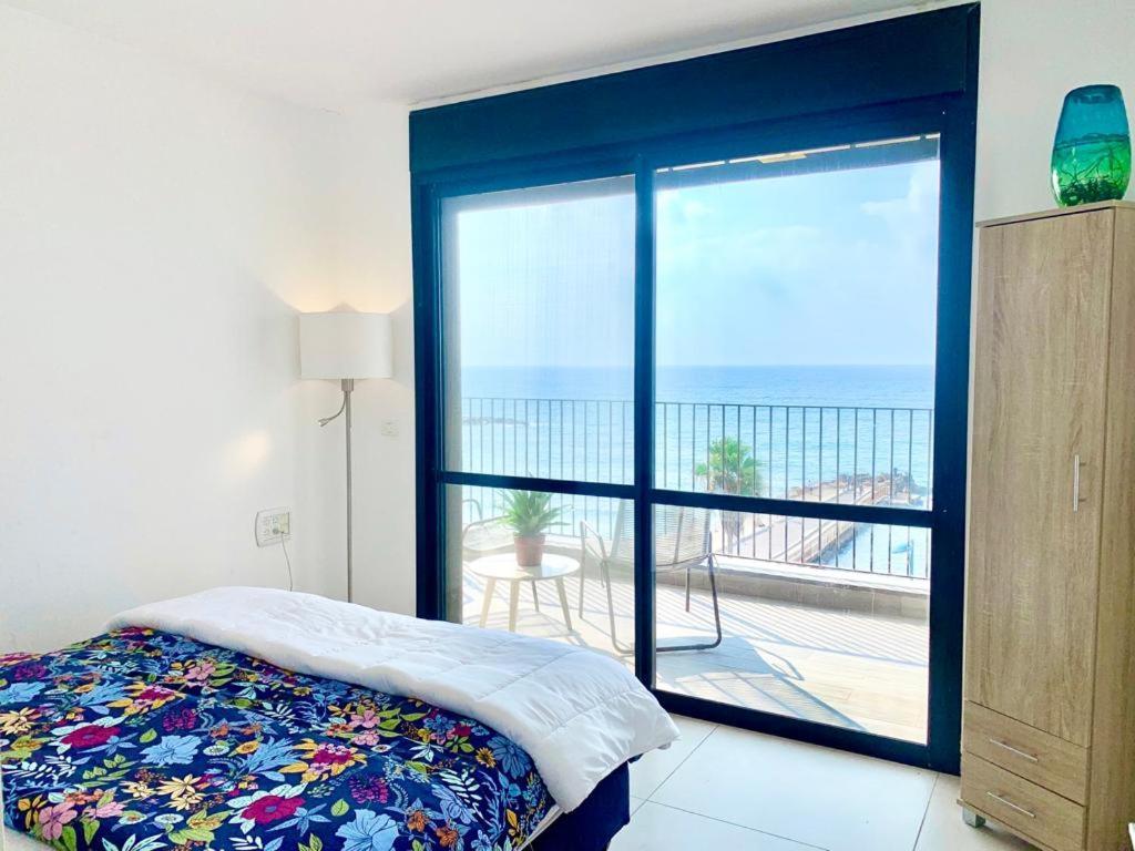Beach Place Apartments Хайфа Екстериор снимка