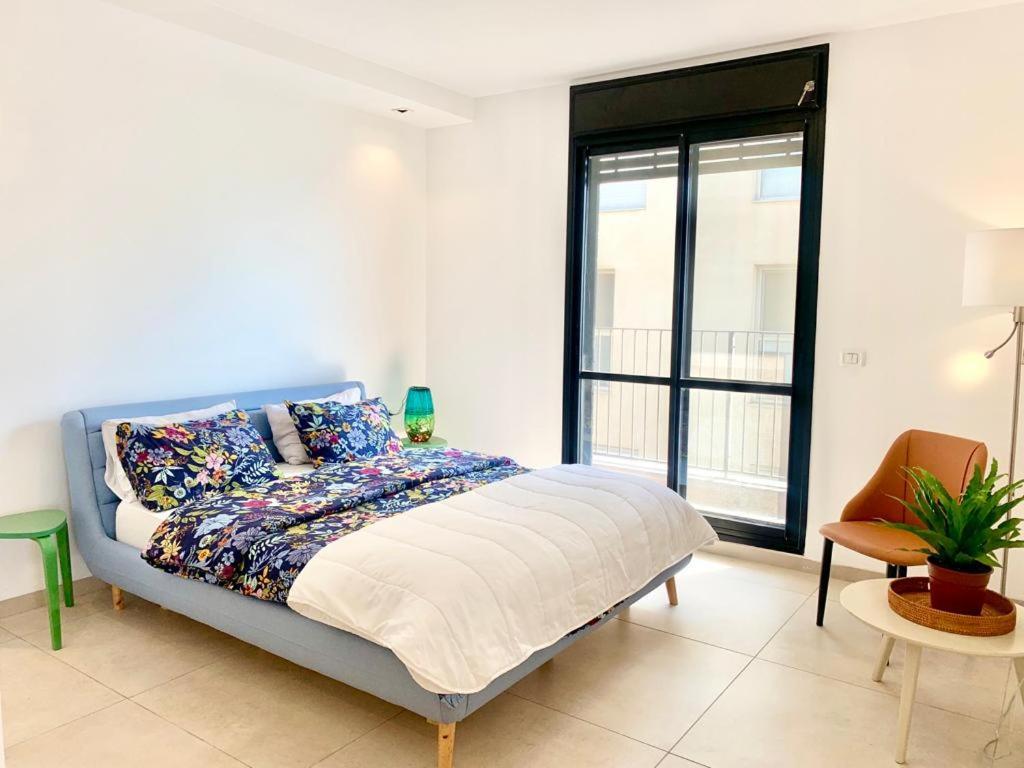 Beach Place Apartments Хайфа Екстериор снимка