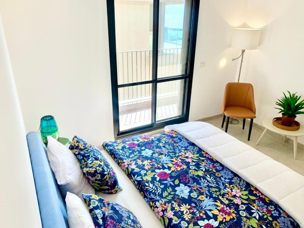 Beach Place Apartments Хайфа Екстериор снимка