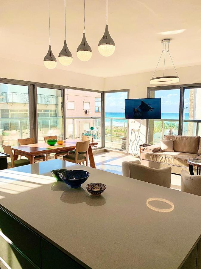 Beach Place Apartments Хайфа Екстериор снимка