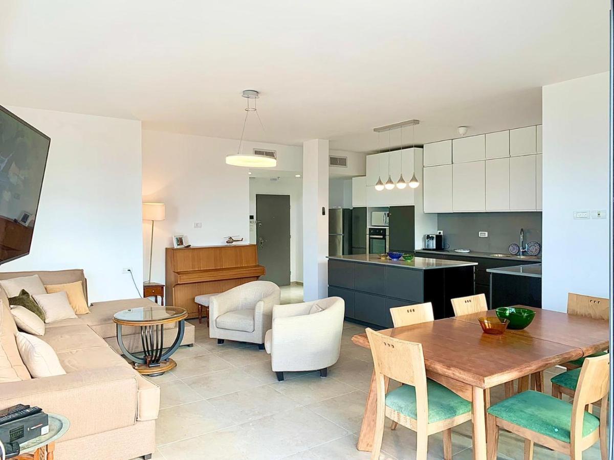 Beach Place Apartments Хайфа Екстериор снимка