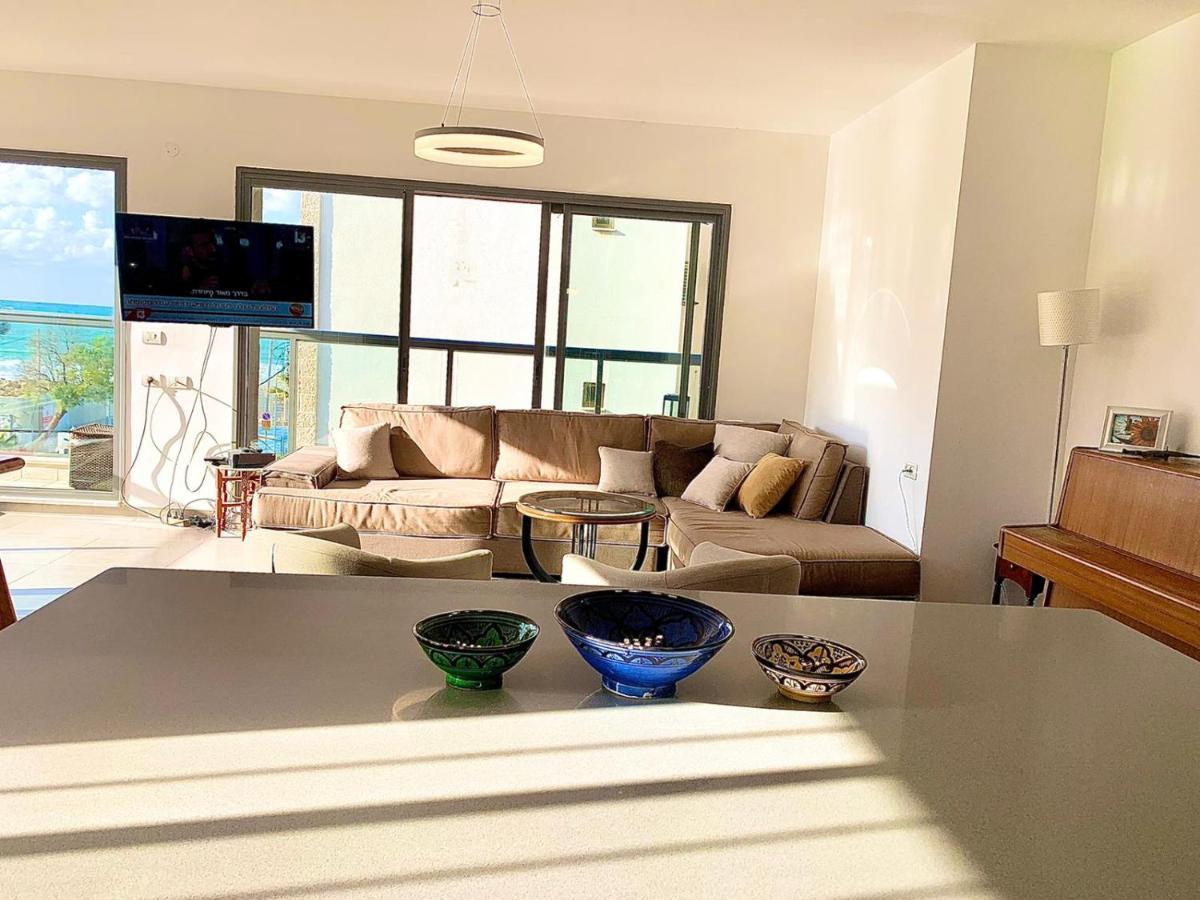 Beach Place Apartments Хайфа Екстериор снимка