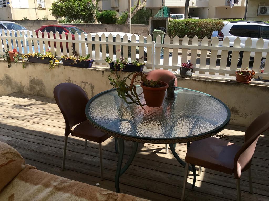 Beach Place Apartments Хайфа Екстериор снимка