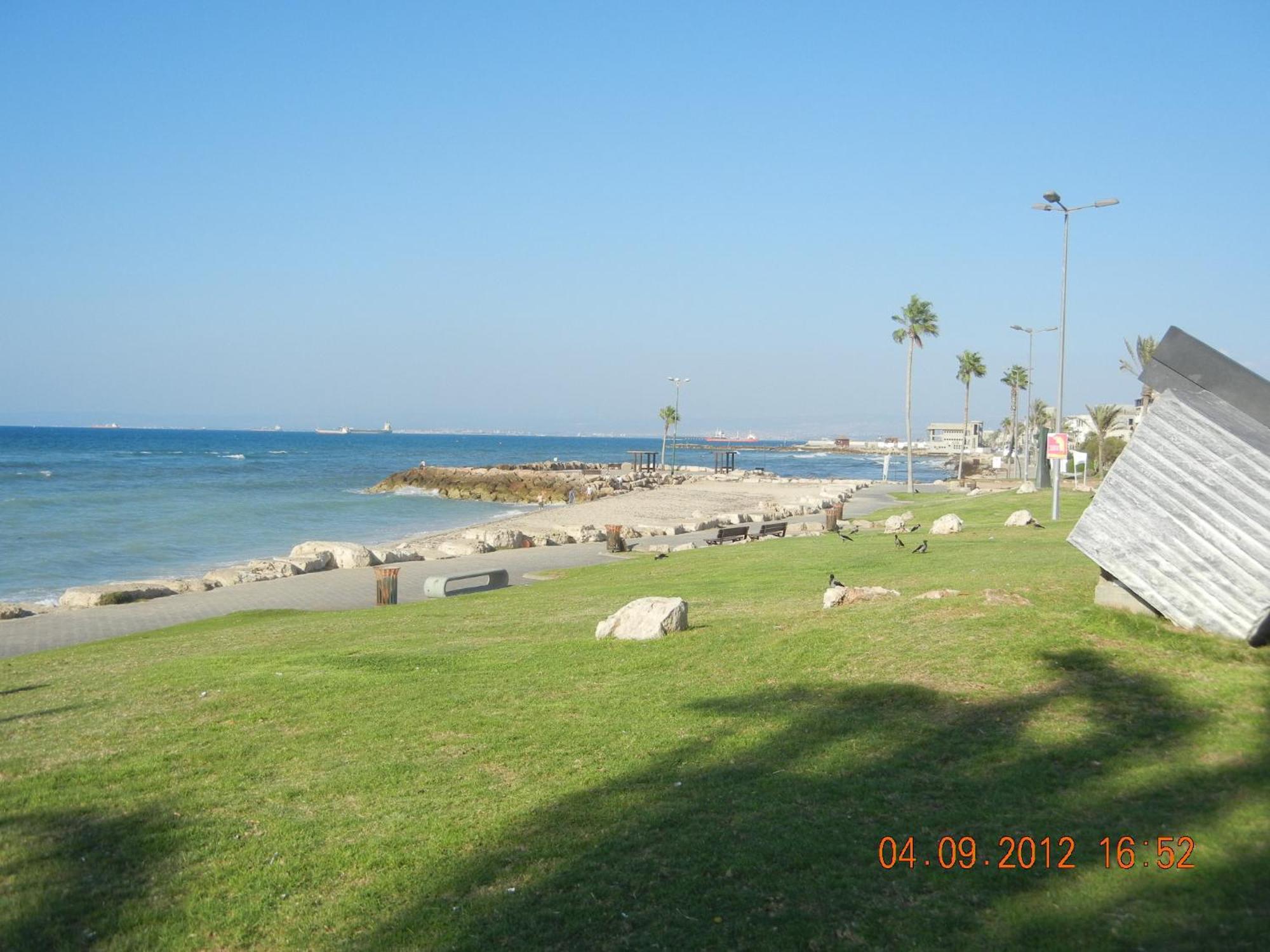 Beach Place Apartments Хайфа Екстериор снимка